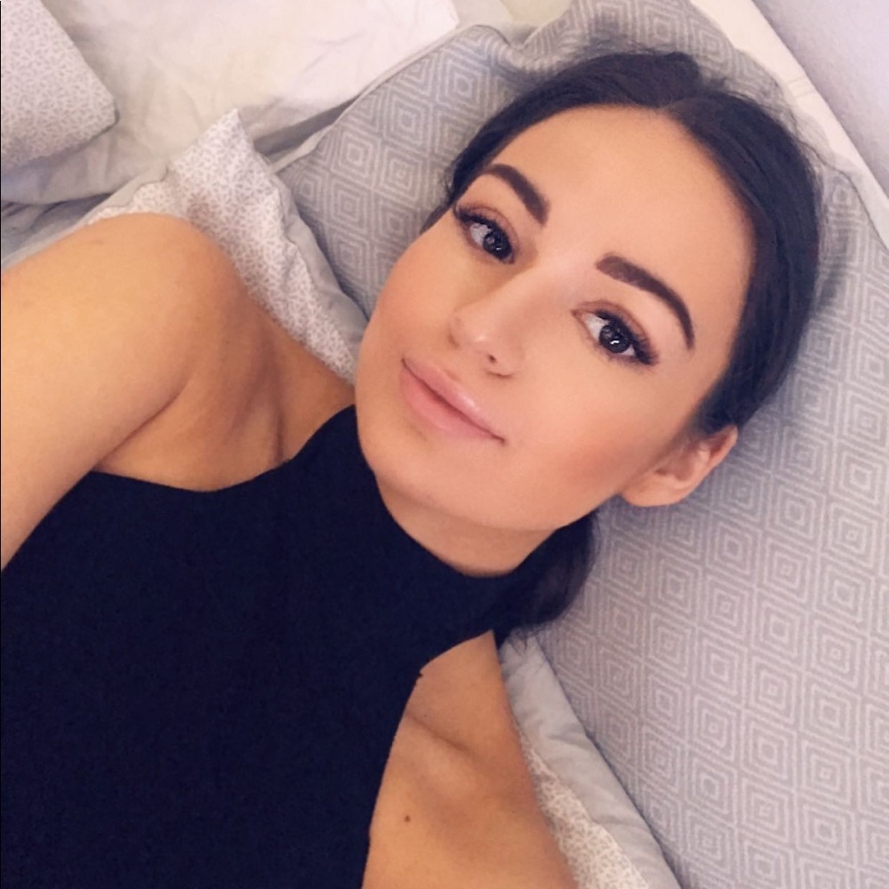 Meet your Posher, Amela